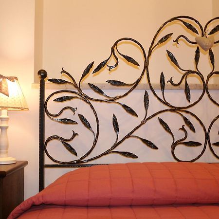 La Casina Colorata Hotel Assisi Bagian luar foto