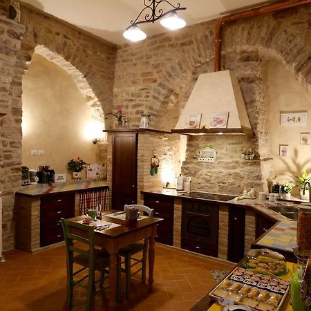 La Casina Colorata Hotel Assisi Bagian luar foto