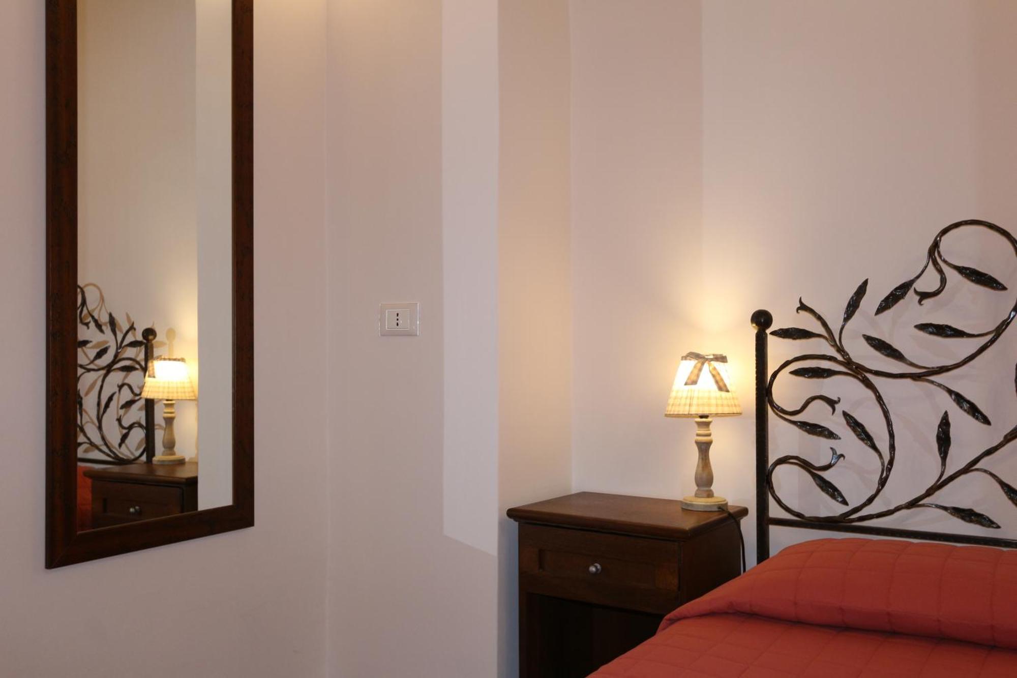 La Casina Colorata Hotel Assisi Bagian luar foto
