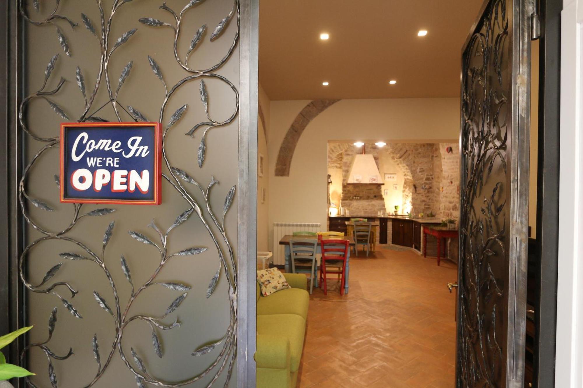 La Casina Colorata Hotel Assisi Bagian luar foto