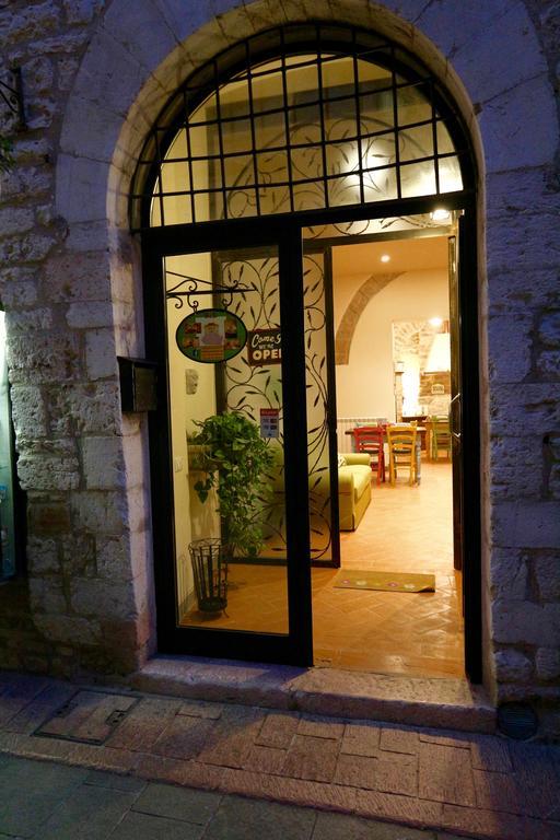 La Casina Colorata Hotel Assisi Bagian luar foto